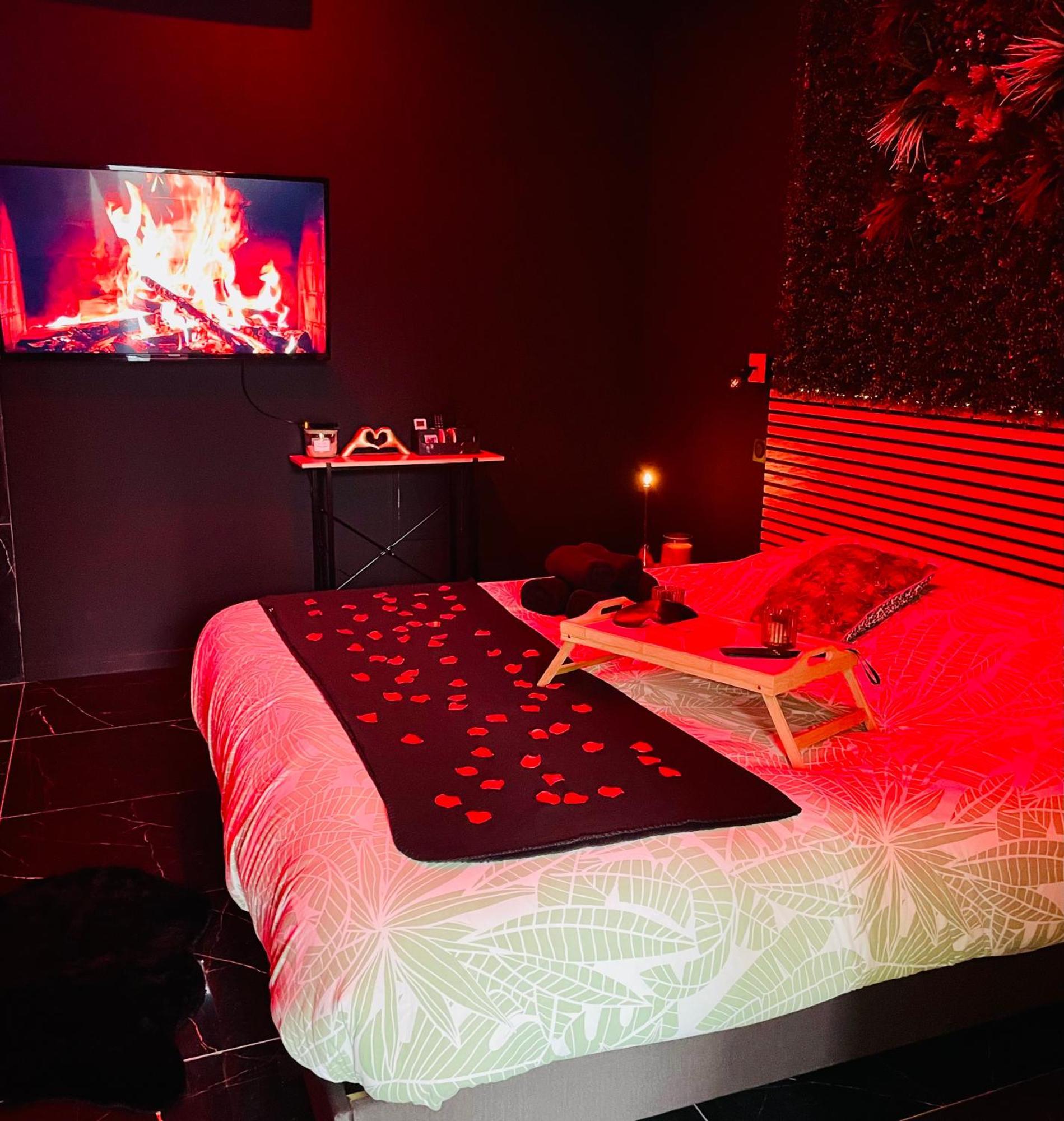 Jungle Love Room De L Hermitage Tournon-sur-Rhone Exterior photo